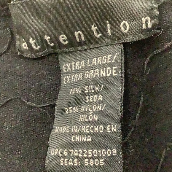 Attention Size X-Large Sequence Black V-Neck Sweater. Preloved - Picture 3 of 4